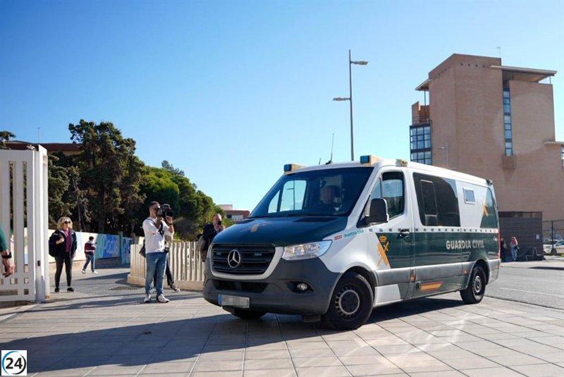 Cinco arrestados en el caso de las mascarillas de Almería comparecen ante el juez.