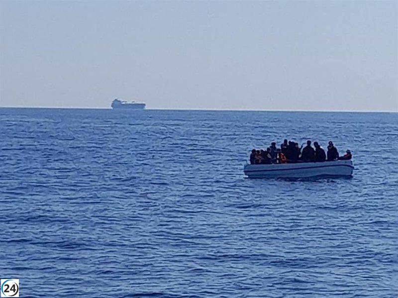 Pilotos de patera en Almería sentenciados tras cobrar 8.000 euros por transportar a casi 30 inmigrantes.