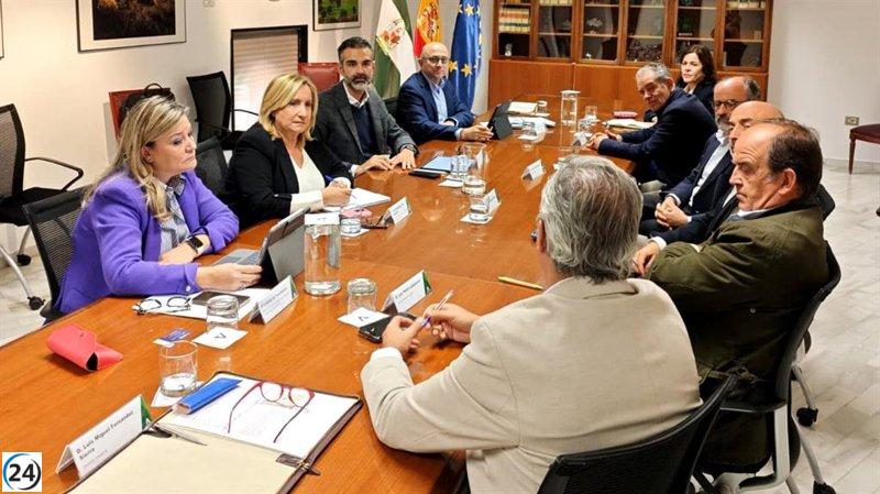 La Junta establece colaboración con Fepex para fortalecer el sector hortofrutícola.