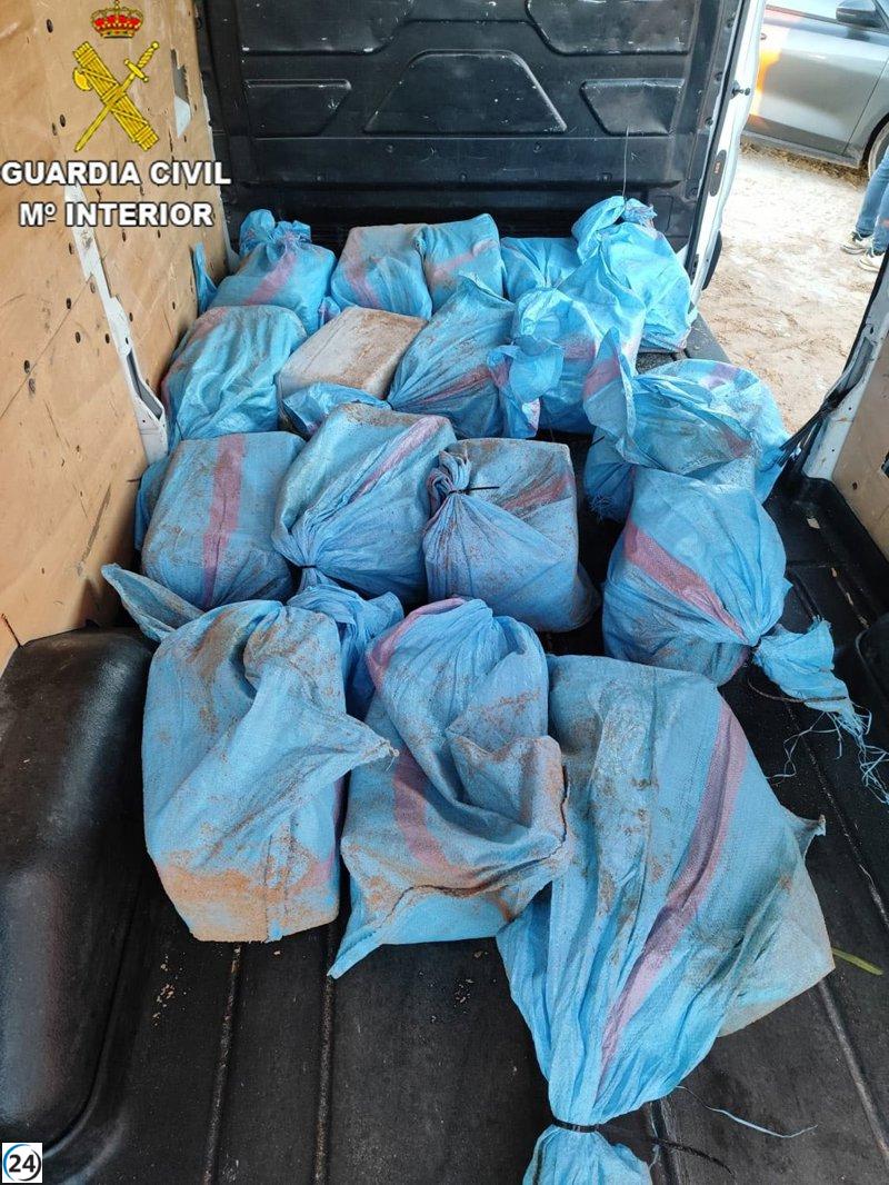 Desmantelan en Barbate un cargamento de 410 kilos de cocaína; hay dos arrestados.