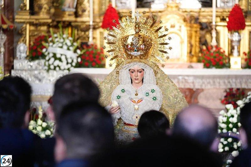 Masas de fieles en Sevilla dan la bienvenida a la Esperanza Macarena tras su restauración.
