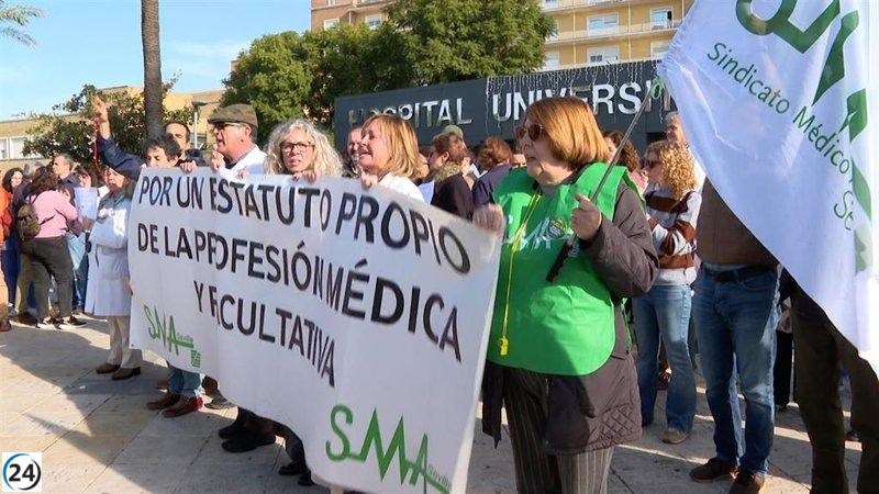 Andalucía suspende miles de consultas y cirugías en el inicio de la huelga contra el Estatuto Marco.