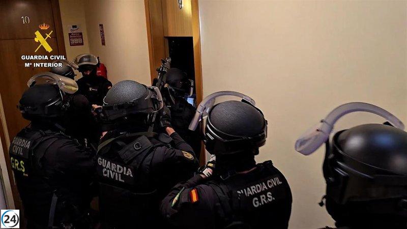 Desmantelan en Sevilla y Tenerife banda de tráfico de armas y cocaína.