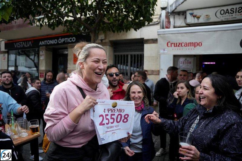 Sorteo de Navidad aporta 82,5 millones a Andalucía y Marbella vende décimos del 'Gordo' de La Bañeza.