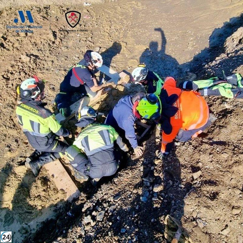 Hombre liberado tras quedar atascado en barro en Torre del Mar, Vélez-Málaga.