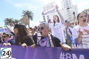 Andaluces se congregan este domingo para respaldar el feminismo y protestar contra la guerra en el 8M.