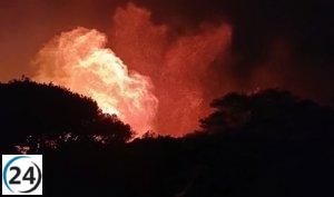 70 personas son evacuadas de manera preventiva de El Chaparral tras un incendio forestal en Tarifa.