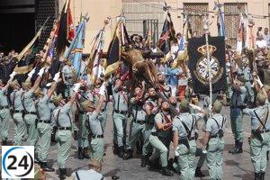 El fervor y la devoción del Jueves Santo malagueño se ven potenciados con el traslado del Cristo de la Buena Muerte por la Legión, despertando la admiración de todos los asistentes.