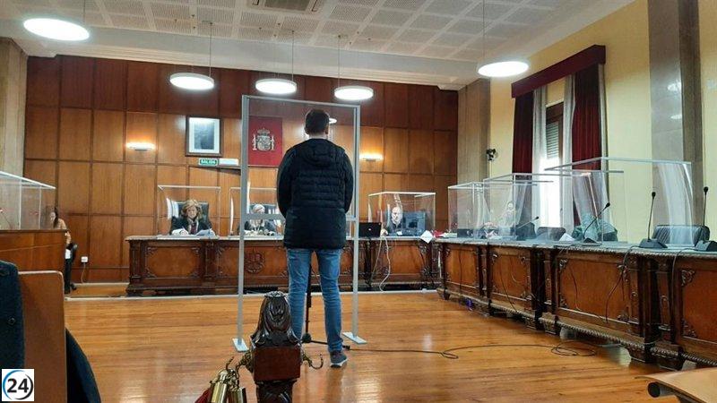 Monitor de natación en Alcalá la Real condenado a prisión por relación con alumna menor.