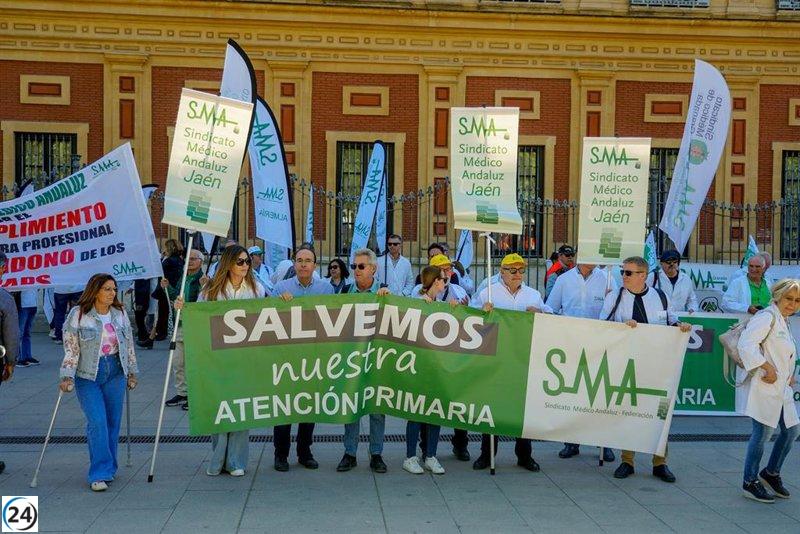 Médicos protestan en Sevilla por incumplimiento de acuerdo en Primaria y comienzan huelga.