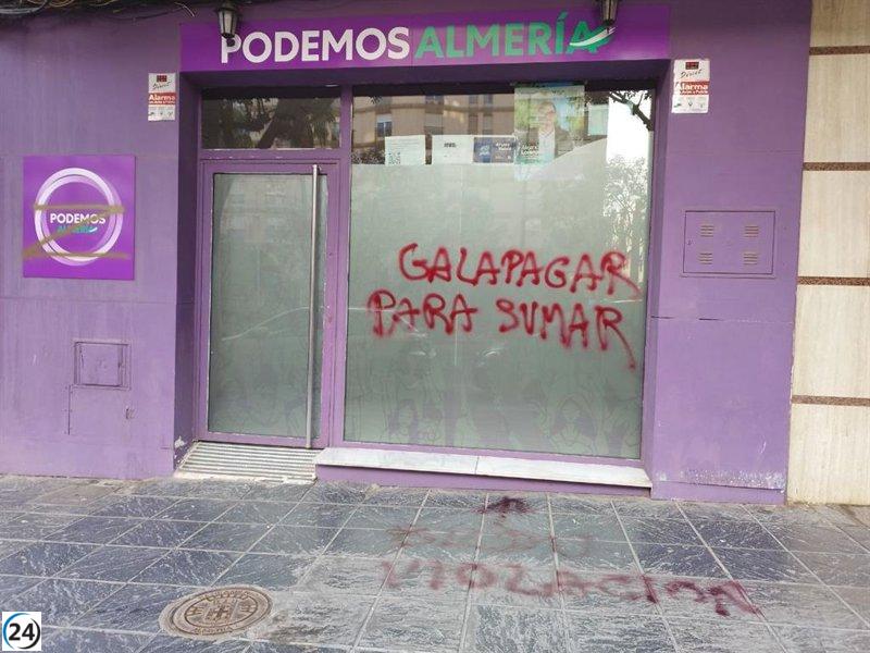 La sede de Podemos en Almería es vandalizada con mensajes de odio en su fachada.