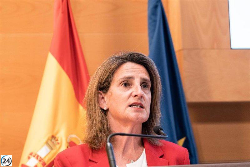 PP-A y Vox solicitan comparecencia de Teresa Ribera ante el Parlamento por ley de regadíos cerca de Doñana.