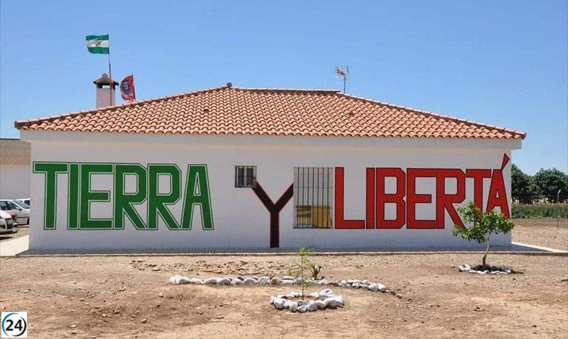 Jornaleros del SAT desalojan finca de Somonte tras más de 11 años ocupada.