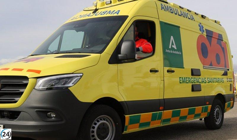 Cuatro personas, incluyendo un menor de edad, resultan heridas tras choque de dos vehículos en Almería.