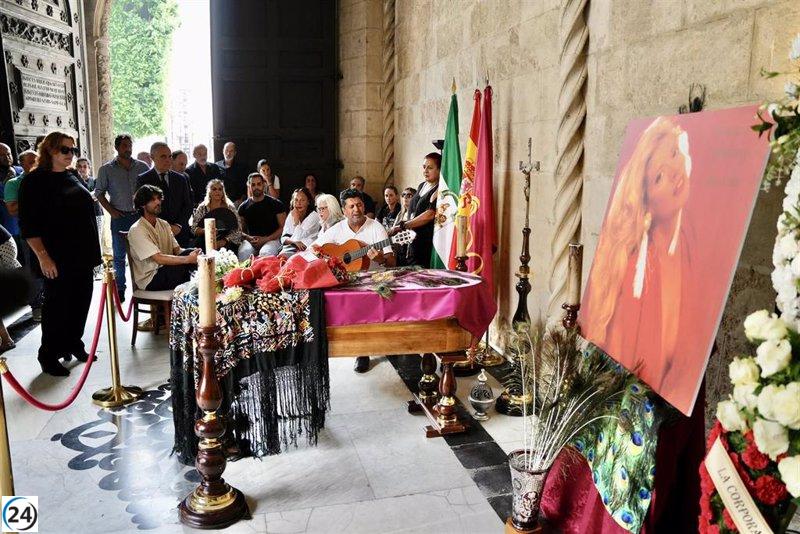 Inicio del cortejo fúnebre de María Jiménez: Féretro será trasladado desde Ayuntamiento de Sevilla hacia Triana en coche de caballos