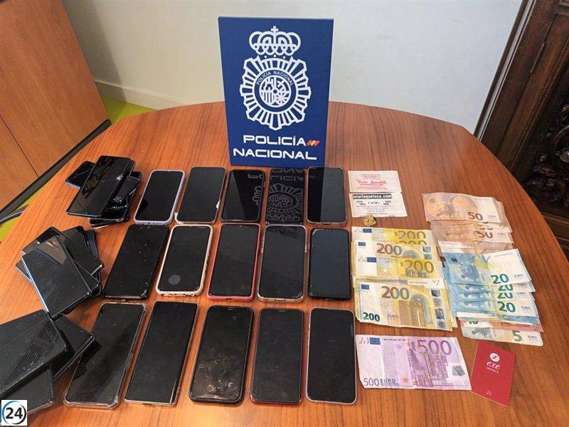 Cuatro delincuentes malagueños arrestados en Albacete por robo de móviles en ferias nacionales.