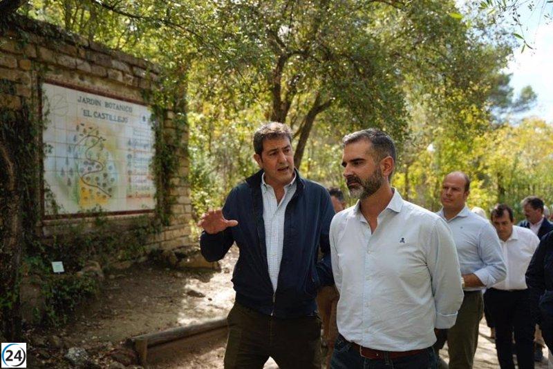 El alcalde de Almería, Fernández-Pacheco, realiza una visita al Laboratorio que protege la fragilidad de la flora andaluza en Grazalema (Cádiz)