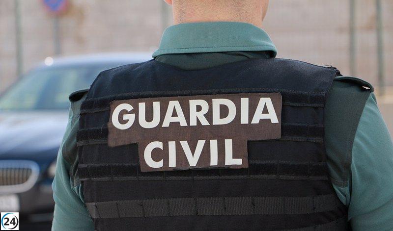 Muerte de un hombre al caer del tejado de una nave en desuso en Villanueva de la Reina, Jaén, bajo investigación de la Guardia Civil.
