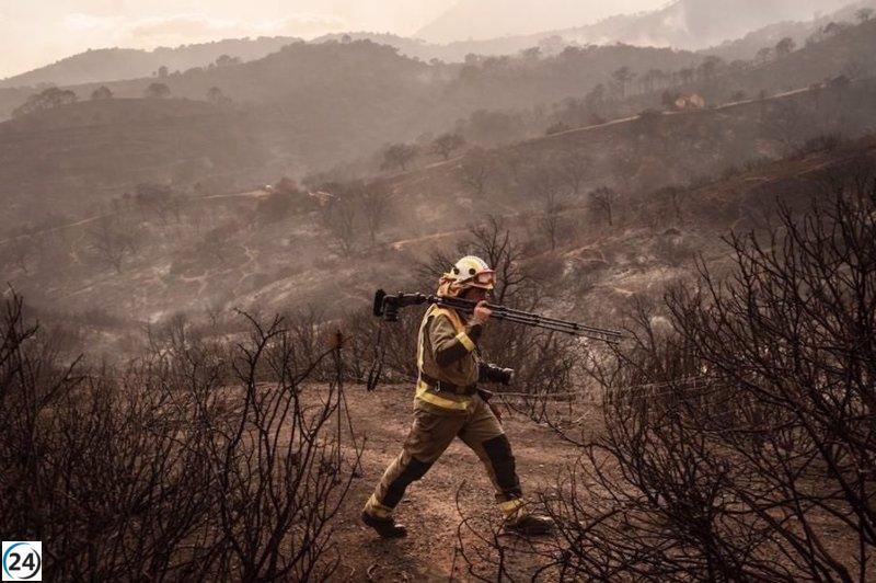 Avance del incendio forestal en Mijas (Málaga) provoca el desalojo de 300 personas