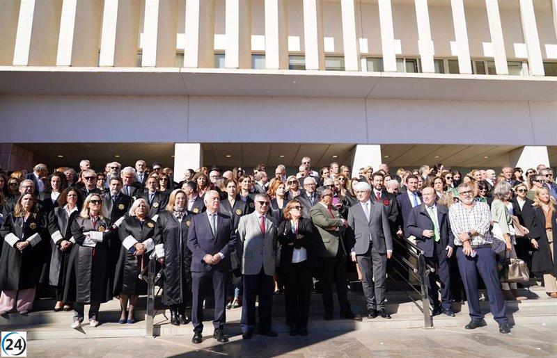 Profesionales del ámbito judicial protestan en Málaga en favor de la autonomía judicial