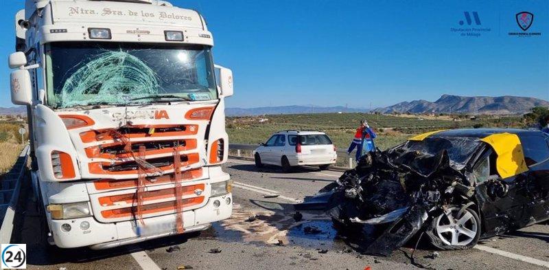 Trágico accidente vial en Coín (Málaga) cobra tres vidas y involucra tres autos.