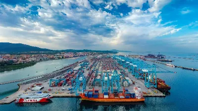 La economía andaluza crece al mismo ritmo que la media española